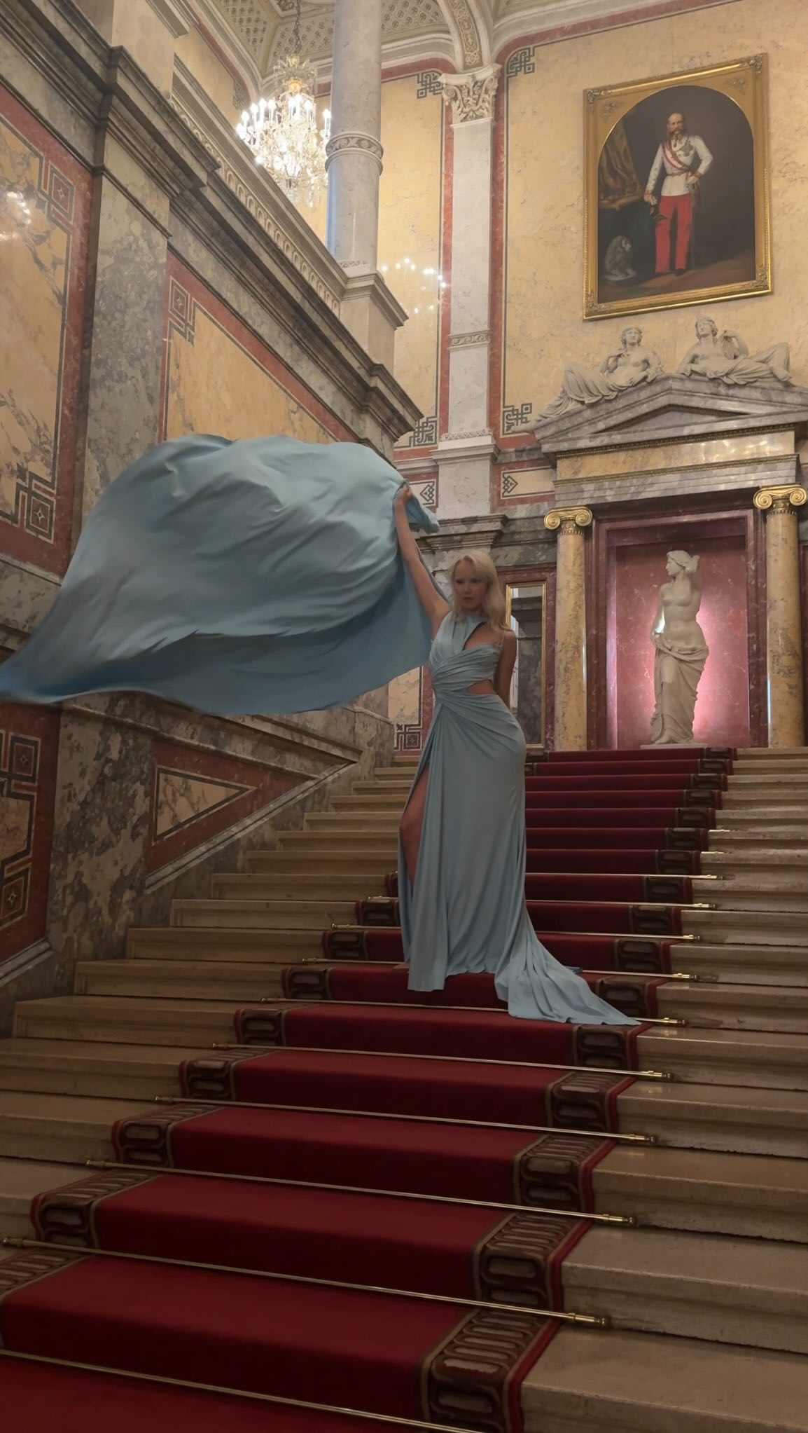 Behind-the-scenes with @imperialvienna & @poppkretschmerofficial 📸

Production @vrtu 
DP/Photographer @ryanhattaway 
Producers @dustinheil @natascha_bo 
Models @juliakogler @celinealbar 
Agencies @addictedtomodels_mgmt @tempomodels 
HMUA @celine_chiara
Stylist @kikstastic
#vrtustudios #contentcreators #travelphotography #fashion #fashionphotography #production #hotel #fashionmodel